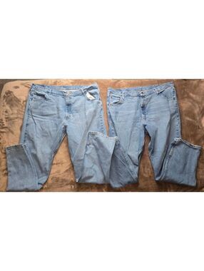 2 Pair of Men's Wrangler Jeans Size 42x32 Straight Legged Pre-owned